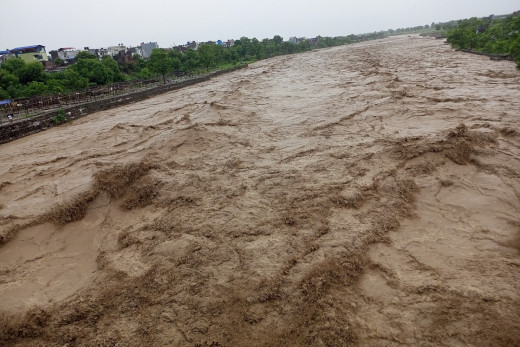 रुपन्देहीको भड्छा गाउँ डुबानमा, तिनाउले पार गर्यो खतराको तह